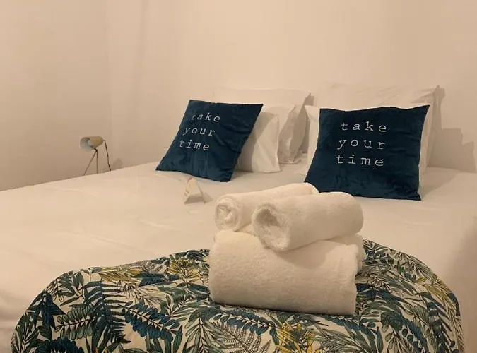 The Clock House شقة